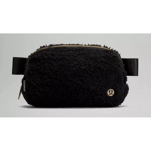 Lululemon fuzzy belt bag - joarbit.com